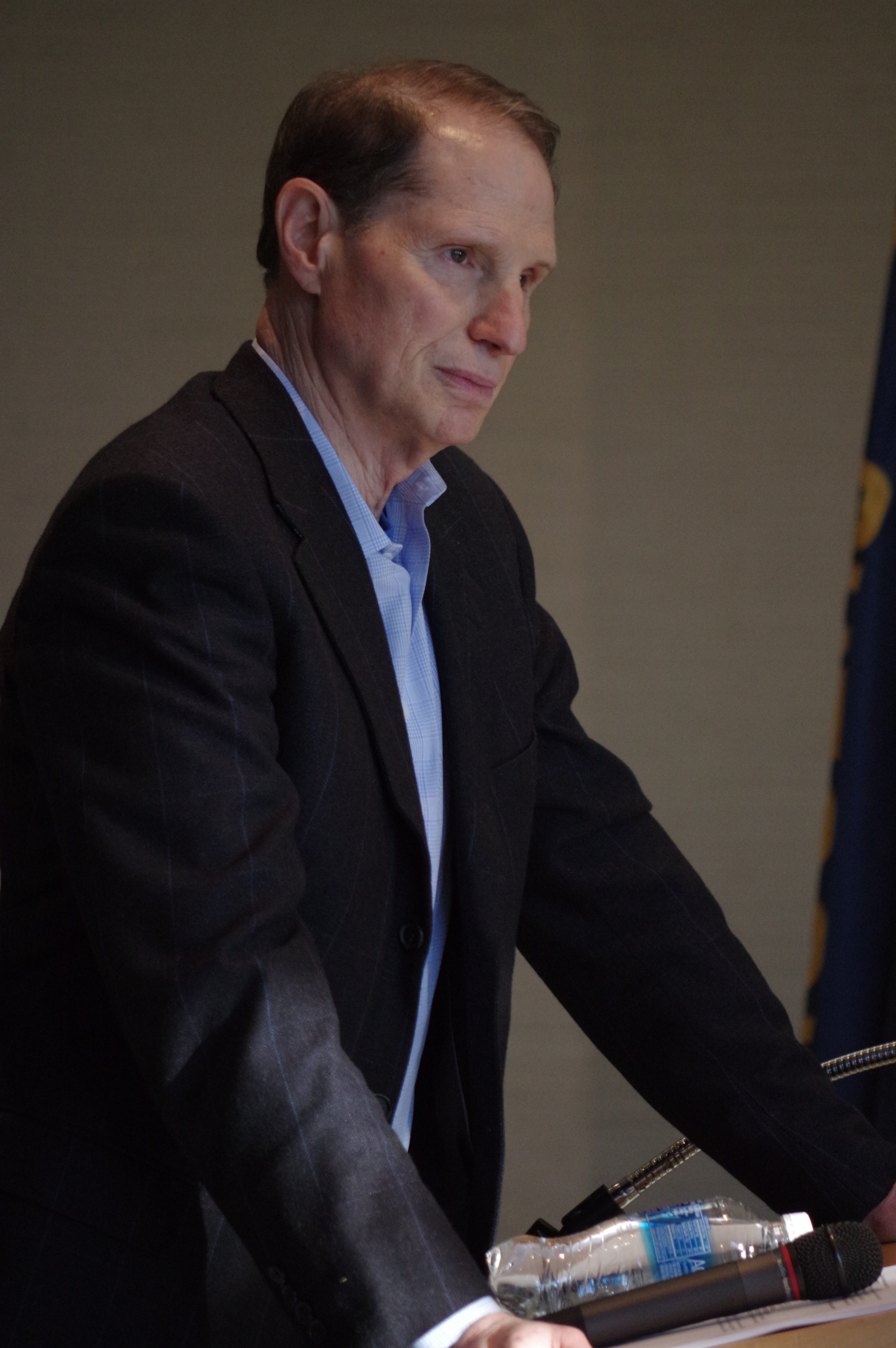 Senator Ron Wyden addresses Polk County concerns
