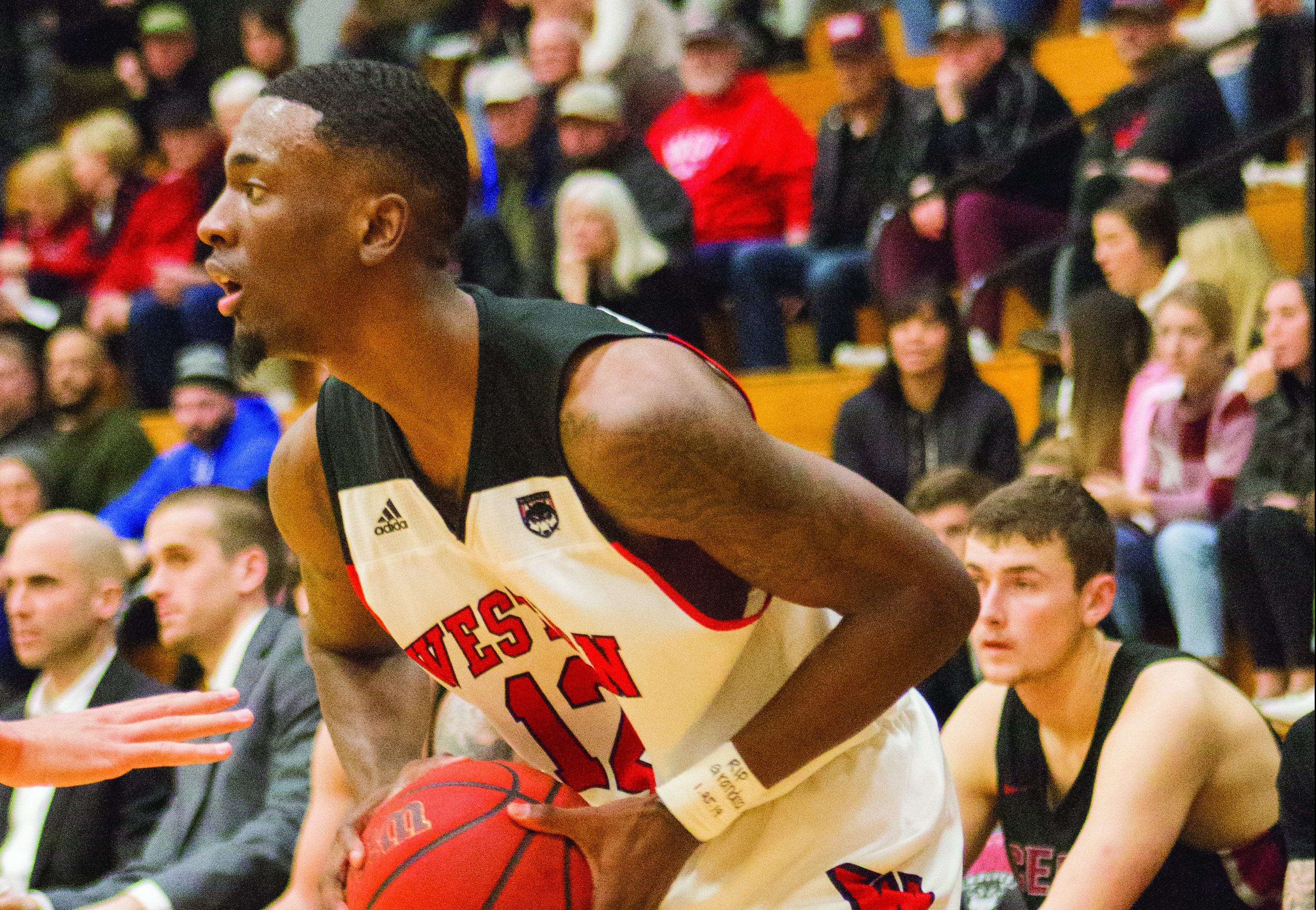 Men’s basketball 2019 postseason, 2-2