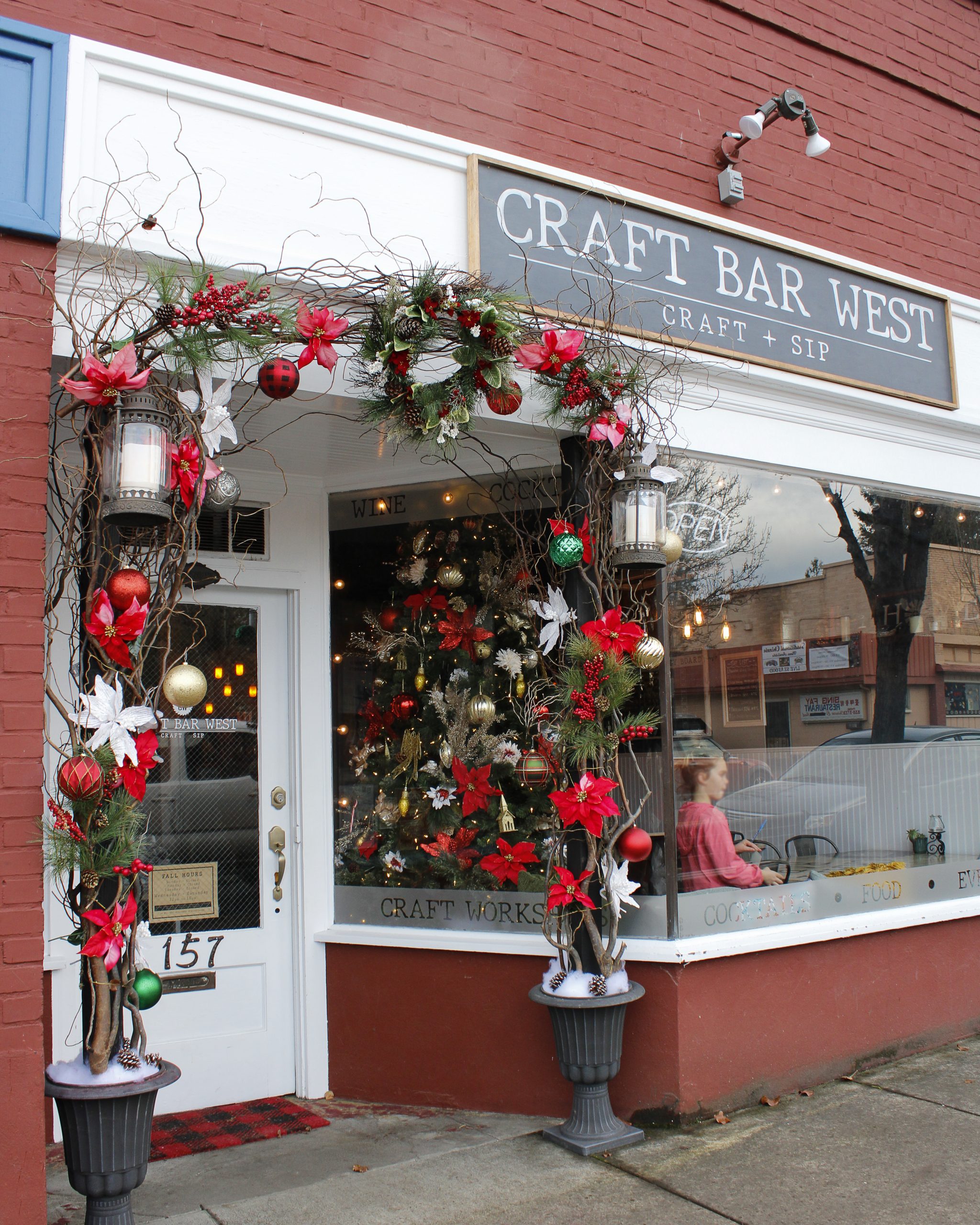 Enjoy your food and get crafty at Craft Bar West